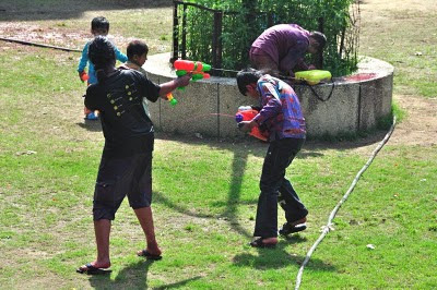 Posted by vibha Malhotra: Holi is a very good excuse for children to get dirty and drenched and not get scolded for it and is also a great opportunity for adults to revisit their childhoods. This holi was a racquet in our locality. See for yourself.:  Both the sides were armed with the latest weapons!