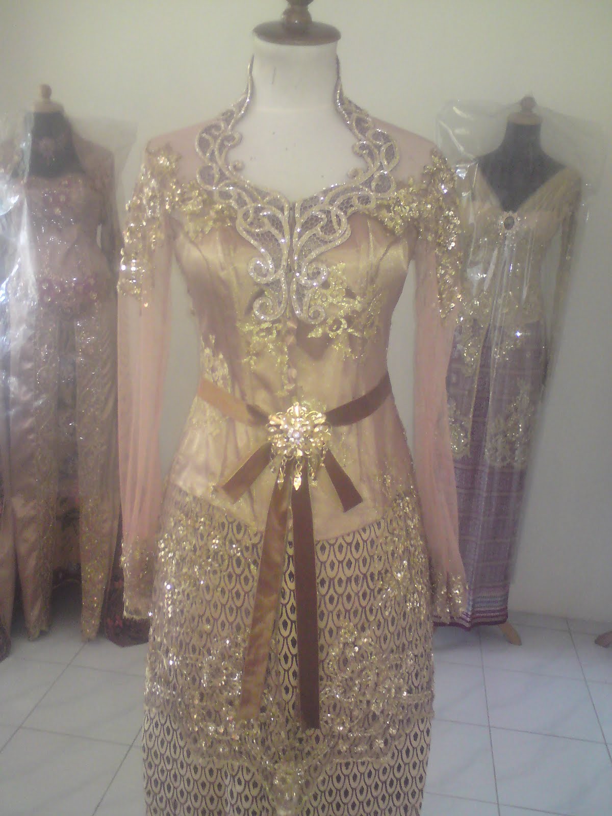  kebaya  crisantium kebaya  wisuda coklat