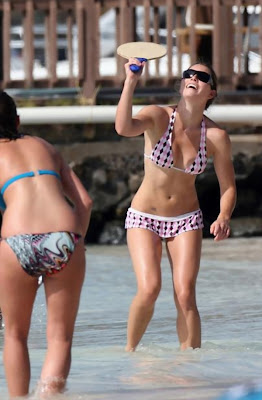 HOT CELEBRITY Jesssica Biel Pictures In Bikini Candids in Puerto Rico