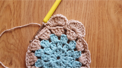 Spring crochet flower coasters - with free pattern