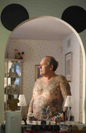 Disney Tattoo Guy se borrará todos los tatuajes por amor