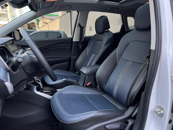 GM Tracker Premier 2023 - Interior