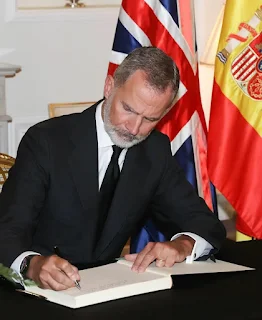 King Felipe VI of Spain paid tribute to the Queen