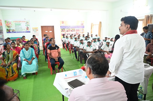 आत्मसमर्पित नक्सलियों को मिले सभी योजनाओं का लाभ" उपमुख्यमंत्री विजय शर्मा का निर्देश