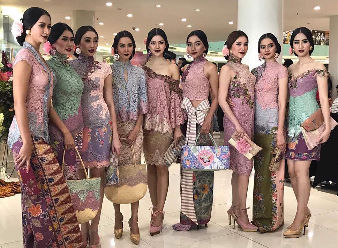 45 Model Baju Brokat Kombinasi Batik Modern 2019 Model 