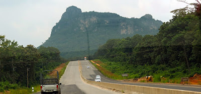 The road to Mae Sot on the Thailand side