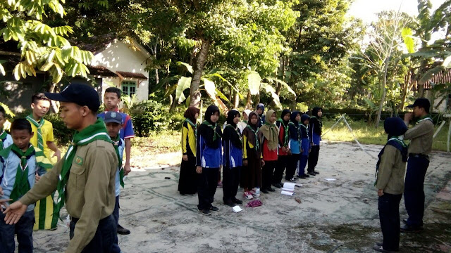 Pembagian regu untuk persiapan latihan penjelajahan  dan bakti sosial