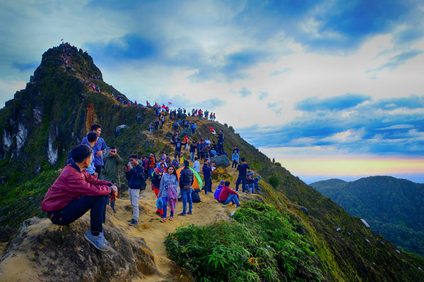 puncak sibayak berastagi