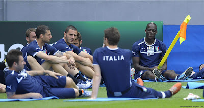 Mario Balotelli Crazy Italian Euro 2012 Italy Hd Desktop Wallpaper