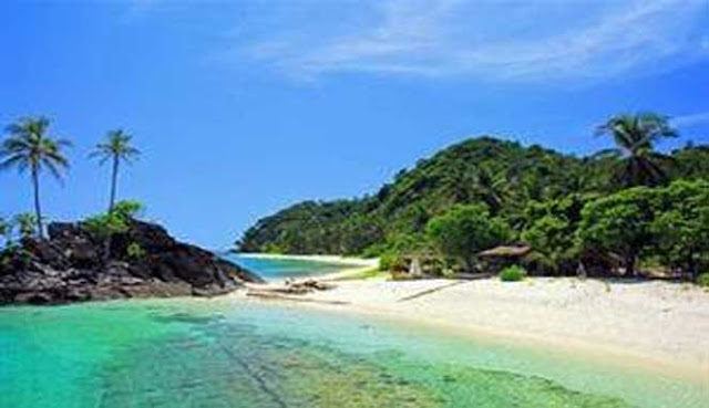 PANTAI TROPIS TERINDAH  DI PULAU NATUNA