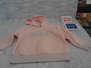 中古品　子供服　１２０㎝　GAP　ピンク　プルオーバー　３９８円