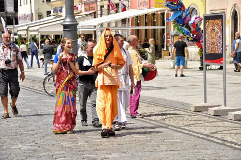 Chanting " Hare Krishna " Mantra on Vegas Streets