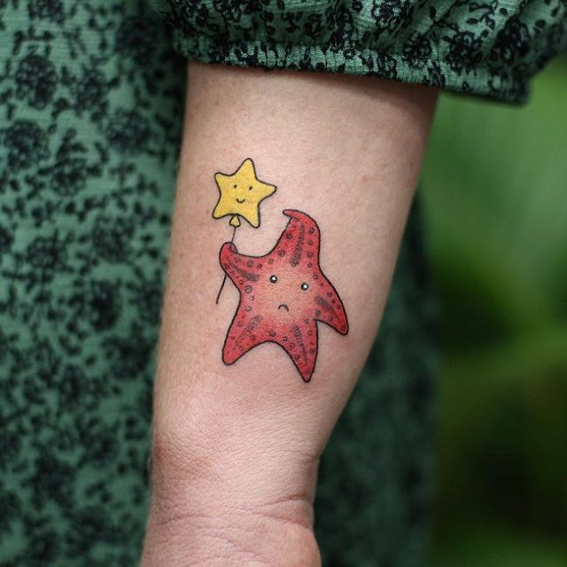 40 ideias incríveis de tatuagens de estrela do mar para mulheres