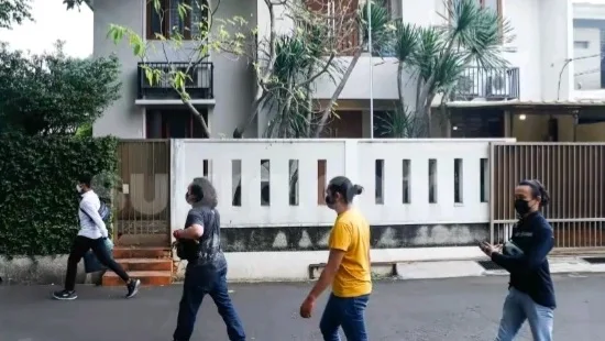 Terungkap dari CCTV: Irjen Ferdy Sambo Berlari ke Rumah Dinas, Sang Istri Menangis Keluar Rumah