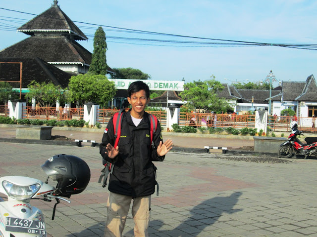 Di depan Masjid Agung Demak