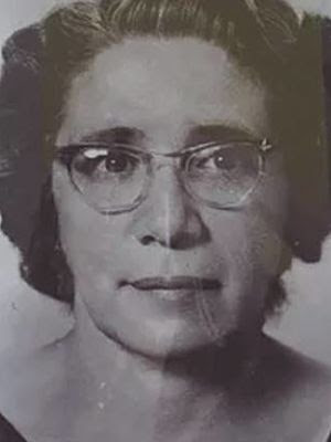 Ada Pérez Guevara (foto en blanco y negro, close-up de su rostro, vista a la cámara)