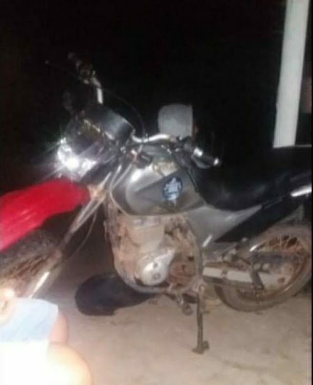 Dupla assaltam residência no povoado Madeira Cortada em São Bernardo e esquecem a moto no local.