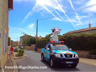 French Village Diaries Tour du Poitou-Charentes 2015 lead car