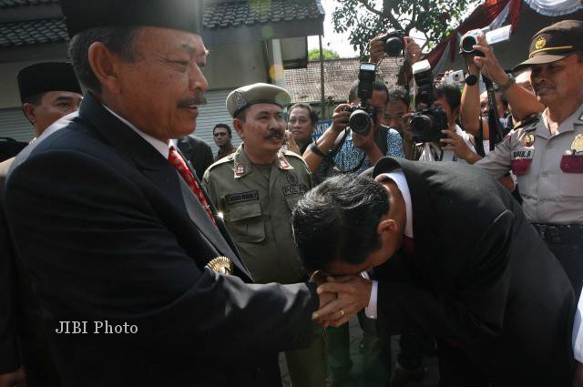 K A T M O S P I R: Jokowi Meletakkan Bara Api di Atas 