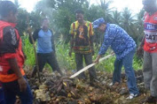 Ratusan Mahasiswa Papua Bakar Batu Atas Terpilihnya GSVL Sebagai Walikota