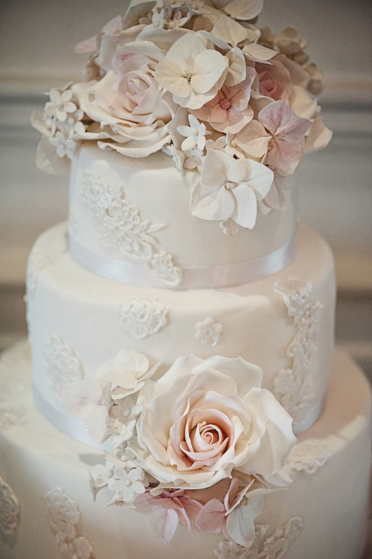 Small Vintage Wedding Cakes 8