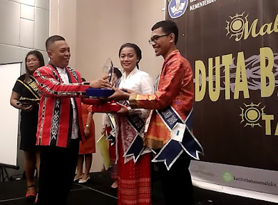 Ambon, Malukupost.com - Dimas Husemahu (21) dan Yoana Angelie Elake (23) terpilih sebagai pemenang pertama Duta Bahasa Provinsi Maluku tahun 2019. Pada malam penobatan di Hotel Santika Premiere Ambon, Rabu (24/4) malam ini.