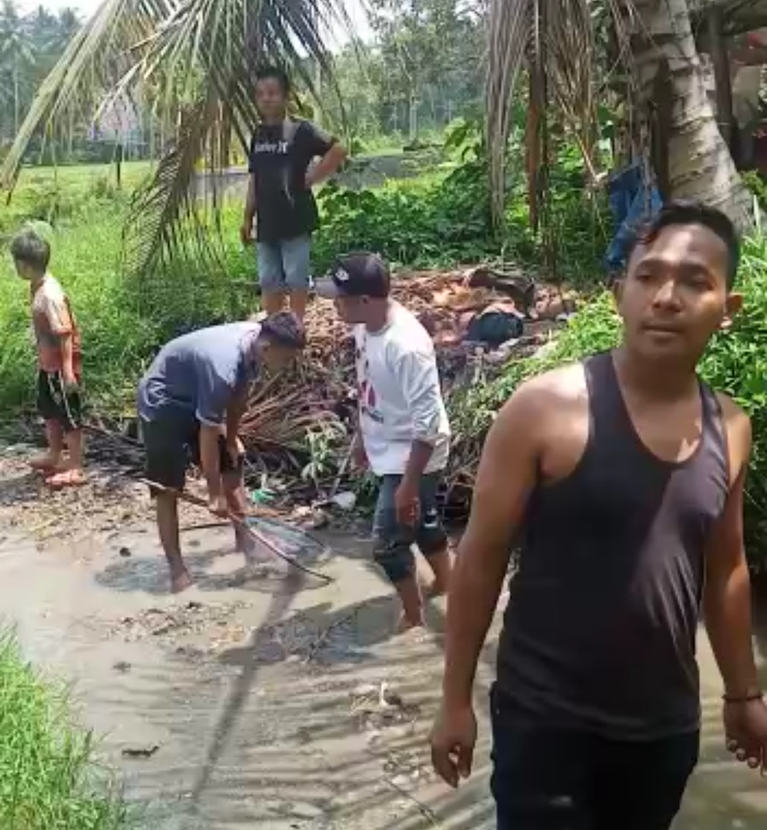 Warga Jorong Pangkua Kaciak  Bongkar Ikan Larangan di Sepanjang Bandar Koto Tuo