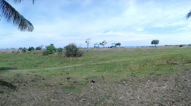 gazebo di pantai tanjung buku polman