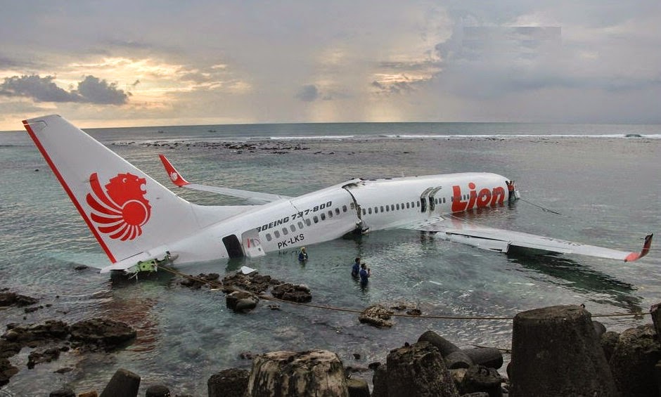  Foto  Lengkap Pesawat  Lion Air Yang Jatuh Ke Laut Aspal Putih