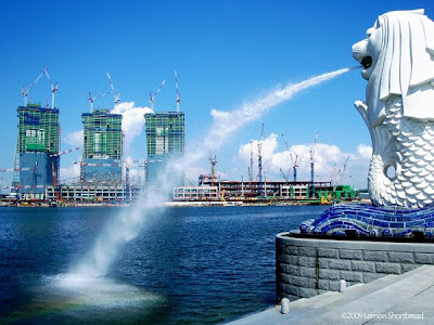 Merlion Singapore Lightning Picture on Back View  There Was A Breeze And The Wind Blew Mists Of Water On Us