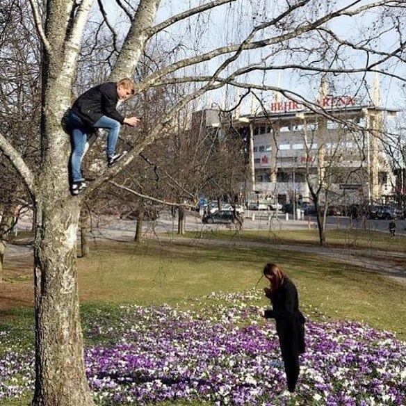 Adorable Pictures Of Boyfriends Trying To Capture Perfect Shots Of Their Girlfriends