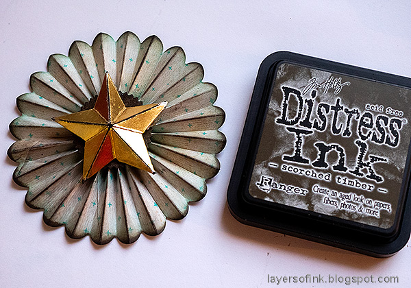 Layers of ink - Rosette Tag Tutorial by Anna-Karin Evaldsson. Glue the star to the rosette.