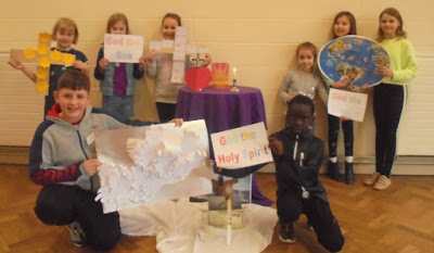 Children showing their Trinity symbols