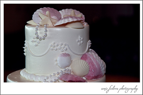 Wedding Cake with Seashells and Pearls To see daily pictures recipes 