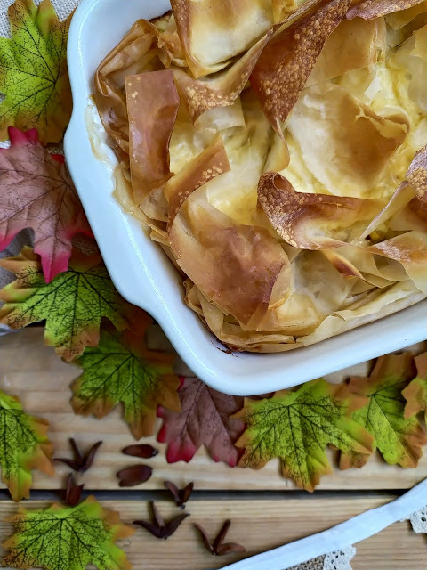 Receta de tarta de higos con queso y masa filo. Postre de otoño. Fácil, rico, cremoso, con horno. Cuca