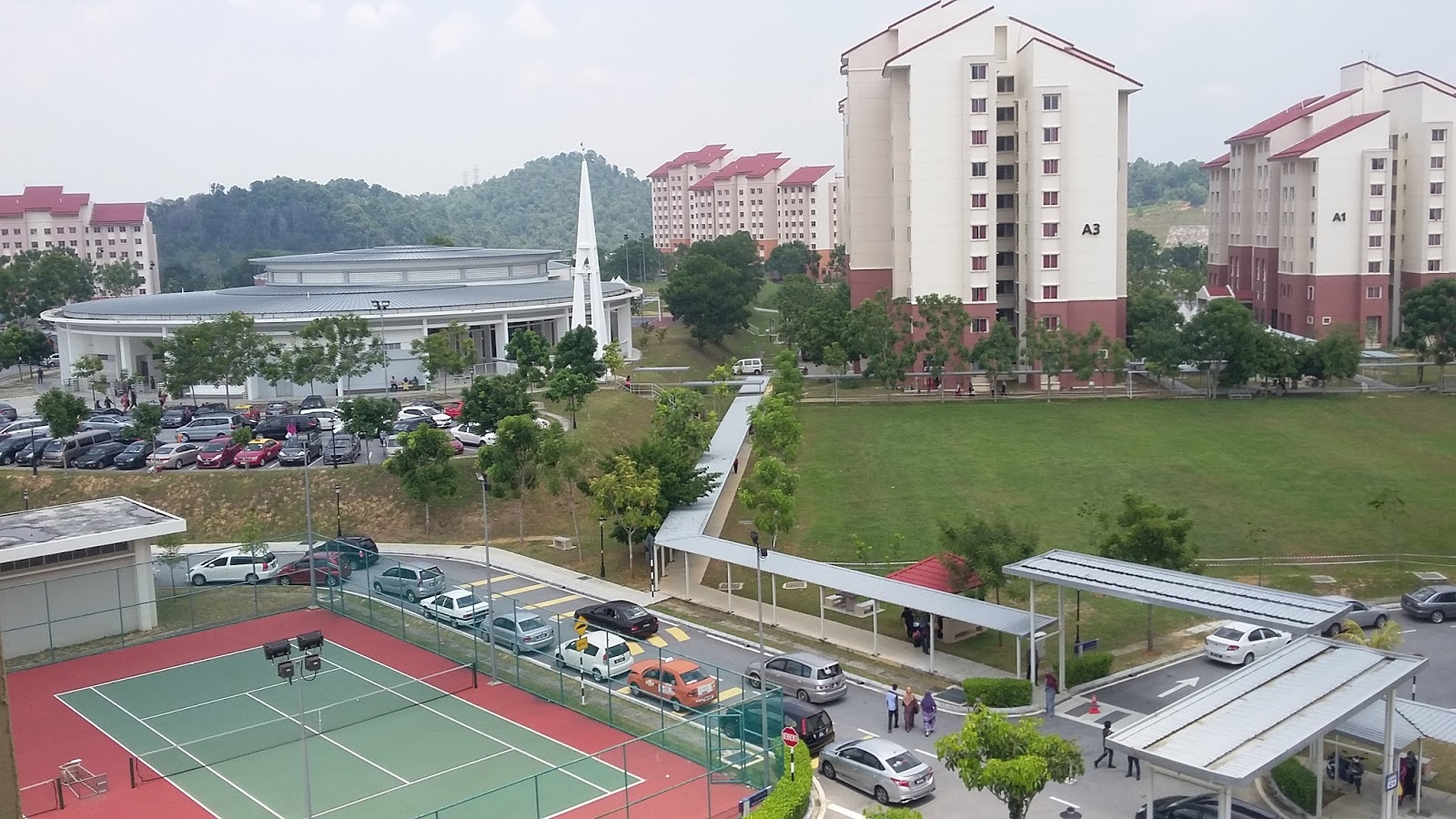 Sinopsis harian Aku dan uitm  puncak  alam 