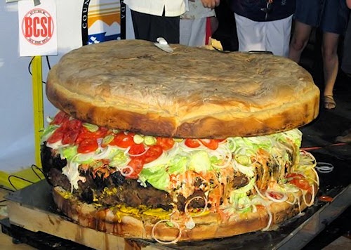 Największy i najcięższy hamburger - Alameda County Fair 2011
