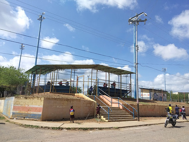 CAMPOS DEPORTIVOS EN CARORA ESTÁN ABANDONADOS