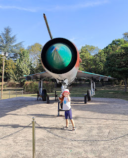 Rosie in front of the MIG-21
