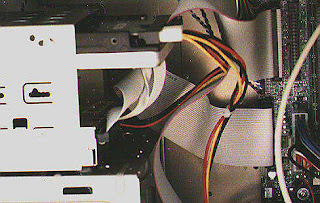 Pemasangan Kabel Power pada Harddisk, Disk Drive, dan CD ROM