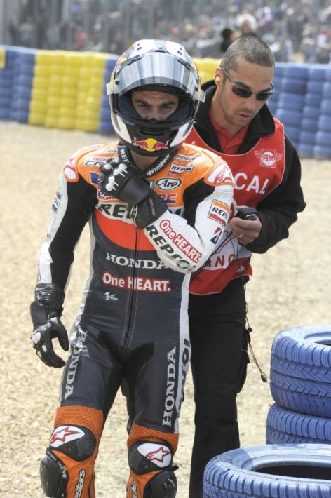 MotoGP Prancis 2011 : Pedrosa vs Simoncelli title=