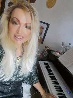 iServalan AKA Sarnia Cherie at her piano in Royal Clarence