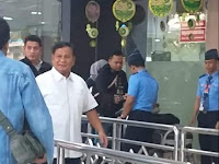 Prabowo Diam-diam Pergi ke Dubai?