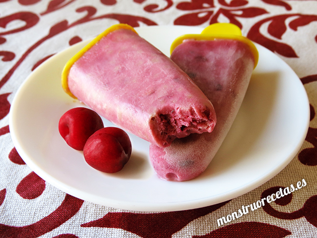 Polos o paletas de cereza y platano