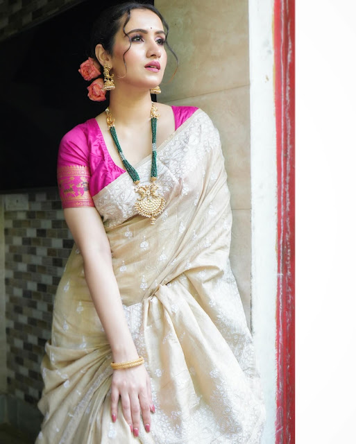 Falaque Rashidroy looking stunning in high-definition photoshoot pics, radiating Bollywood glamour and elegance.