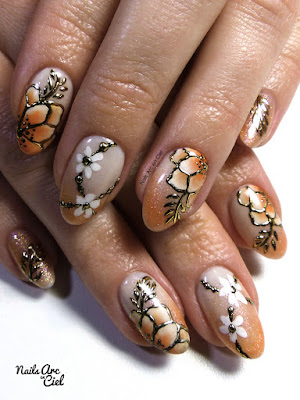 Nail art - Fleurs Asiatiques en one stroke et foil doré par Nails Arc en Ciel