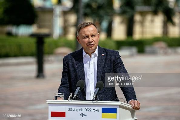Ο Πρόεδρος Της Πολωνίας Πήγε Στο Κίεβο Για Να Ελέγξει Τη Μεταφορά Της Δυτ.Ουκρανίας Στην Πολωνία !