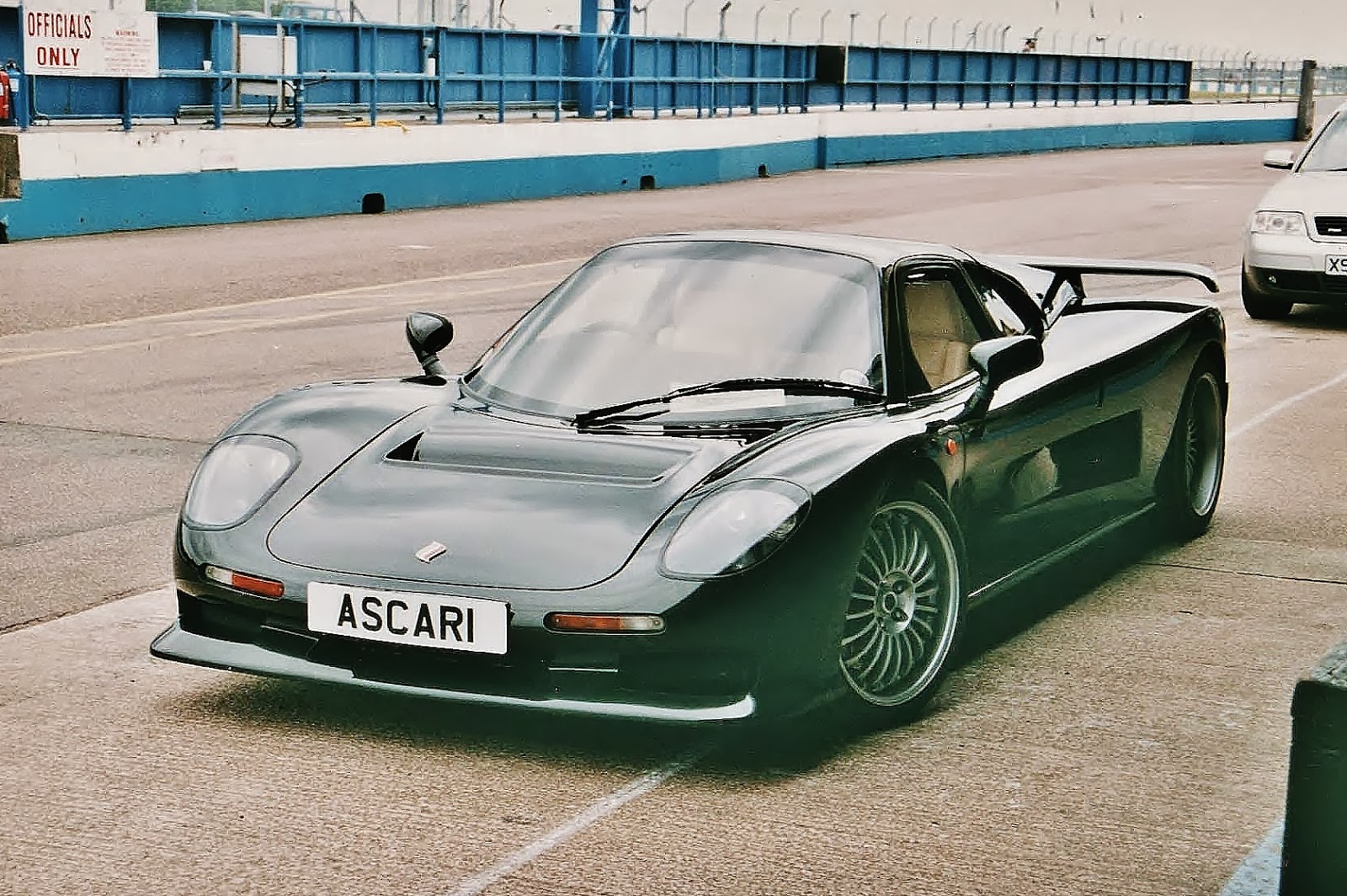 Ferraris and Other Things: Ascari Ecosse