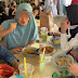(VIdeo) 'Korang berempat buat malu orang Islam!' - 4 wanita makan secara terbuka di kedai makan, melawan bila ditegur
