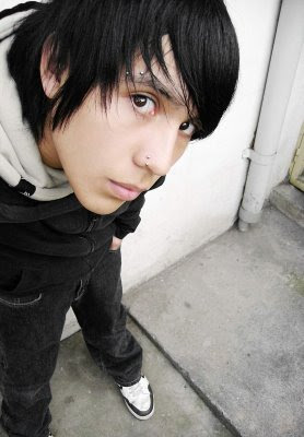 short emo hairstyle for guys 2